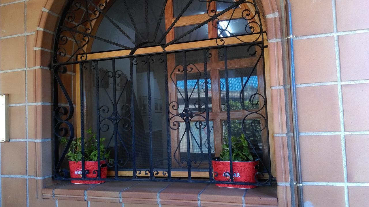 Hostal El Busto Teruel Exterior photo